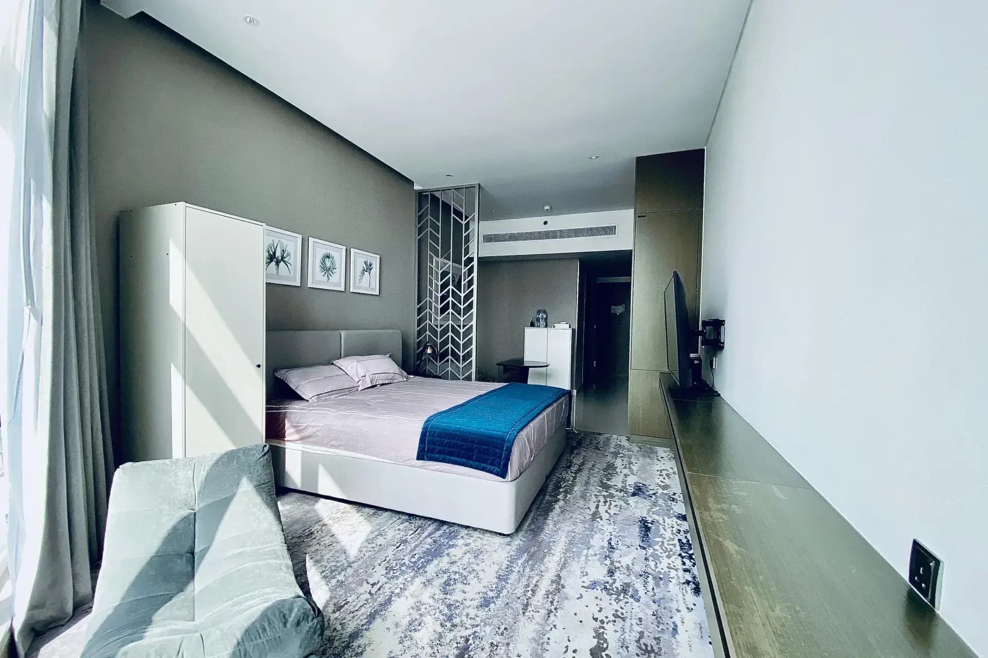 Vacant I Canal View I Furnished I Big Layout Vacant I Canal View I Furnished I Big Layout