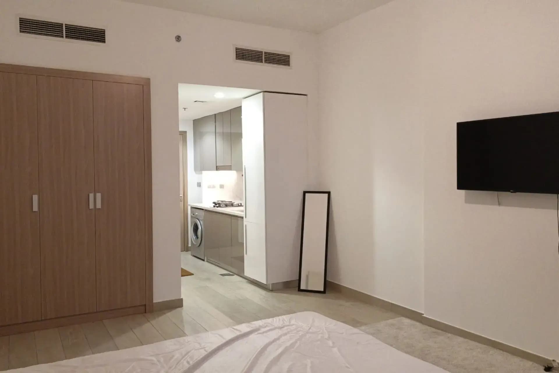 Vacant I Semi Furnished I Pool View Vacant I Semi Furnished I Pool View